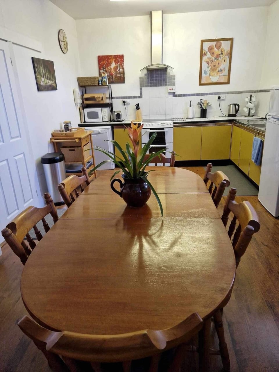 Kitchen dinning