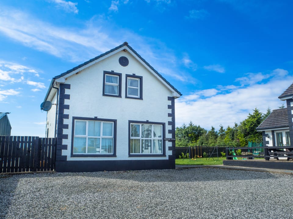 A modern cottage with 2 family bedrooms