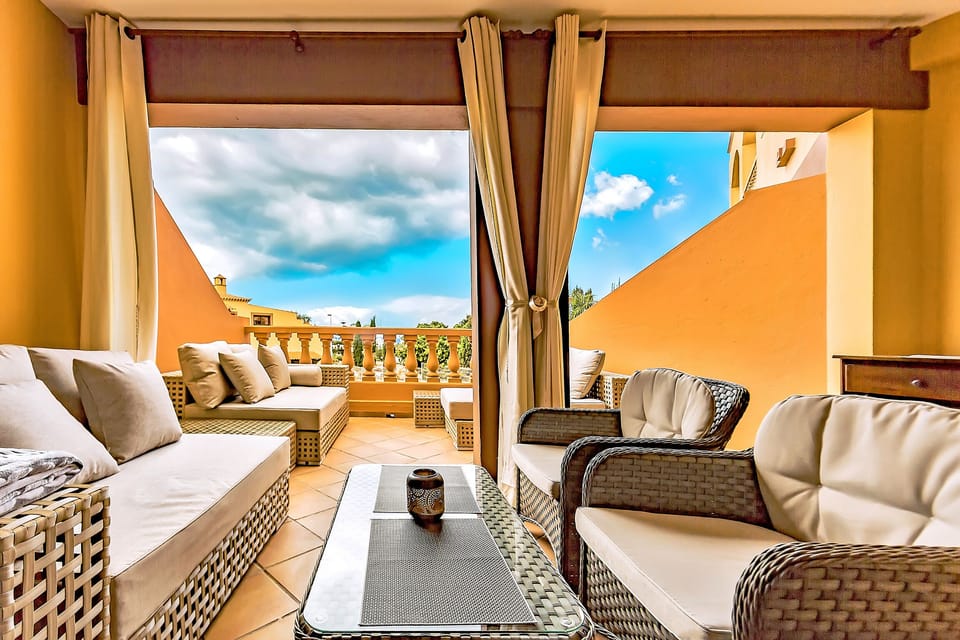 Large balcony for lovely evenings with a view to the pool