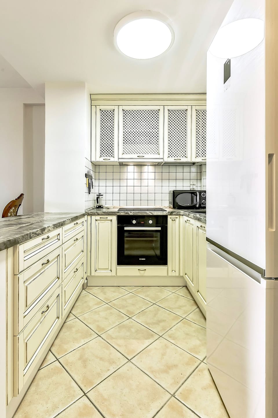 Fully furnished kitchen to cook delicious food