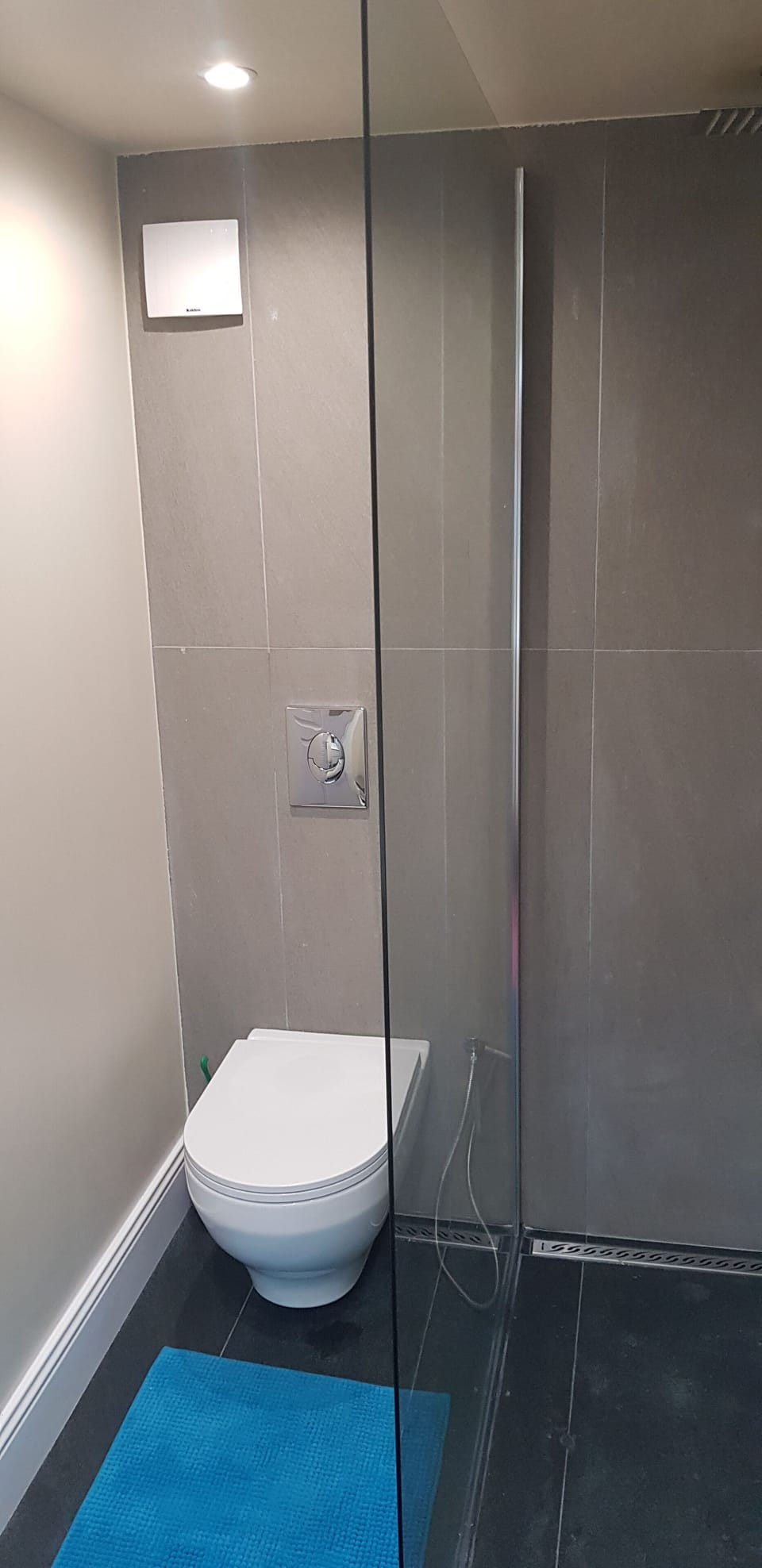 The shower room for the main bedroom