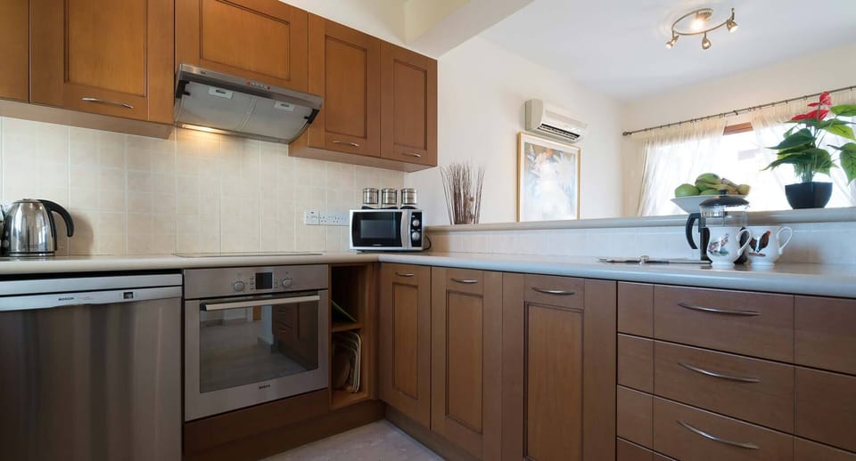 Villa, 2 Bedrooms | Private kitchen | Coffee/tea maker, fridge, microwave, oven