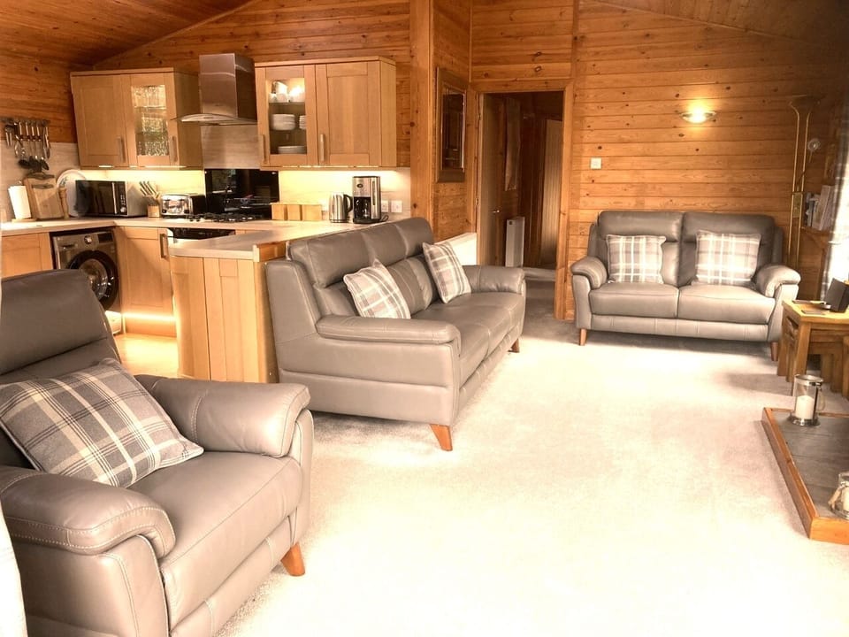 Lounge / kitchen