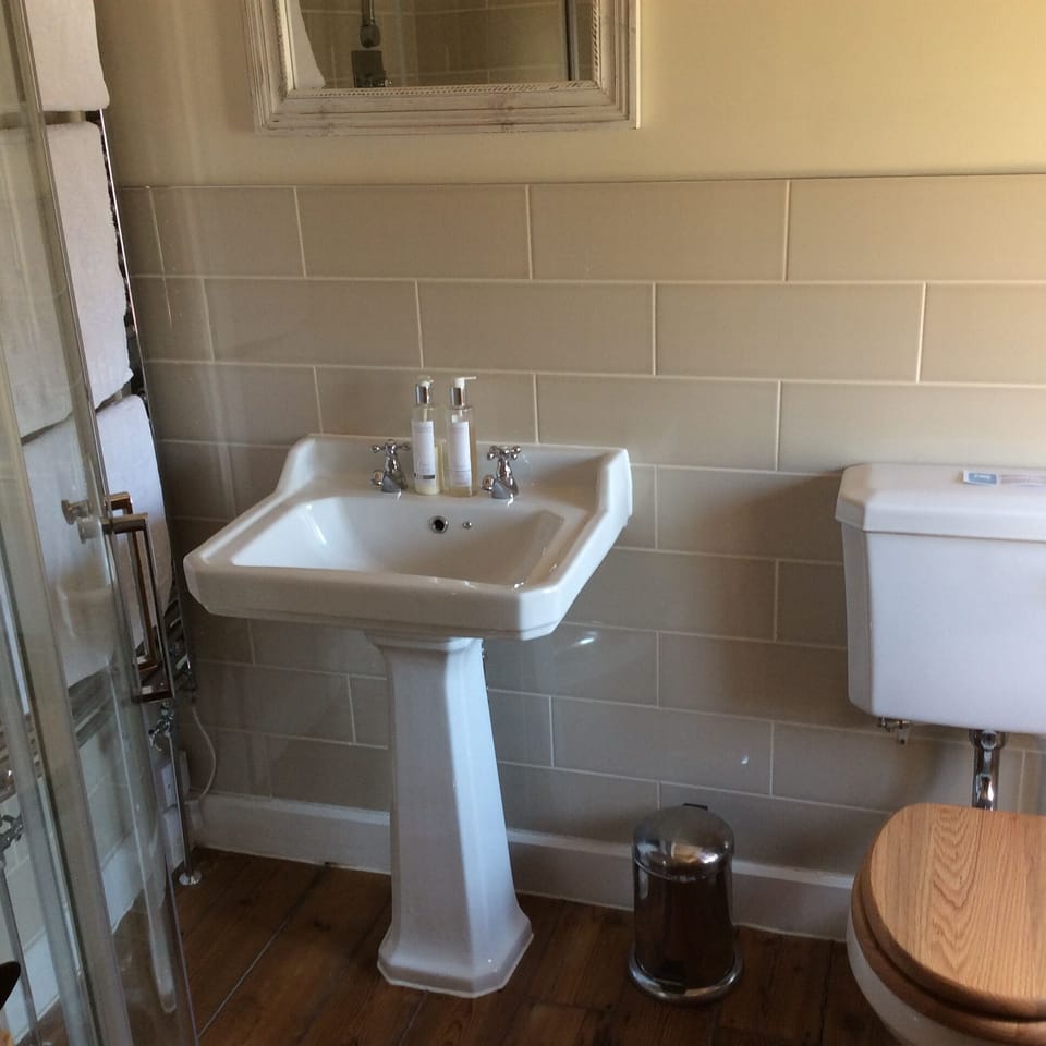 Ensuite bathroom to Master Bedroom