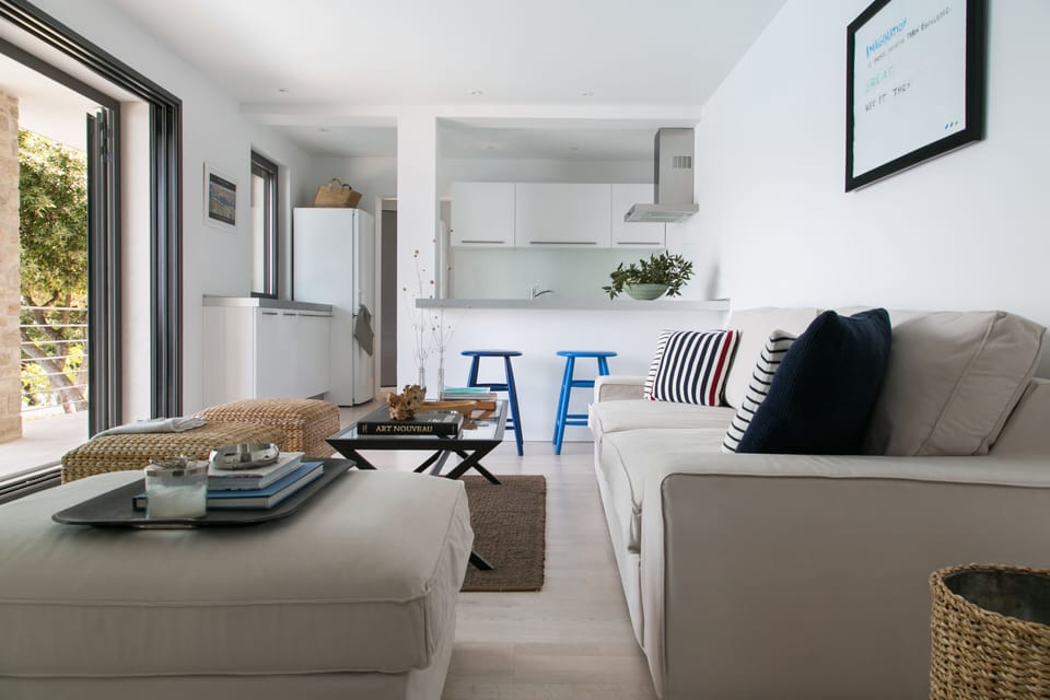 Villa | Living area | Flat-screen TV, stereo