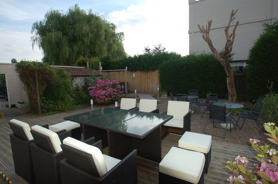 Outdoor Seating For Ten