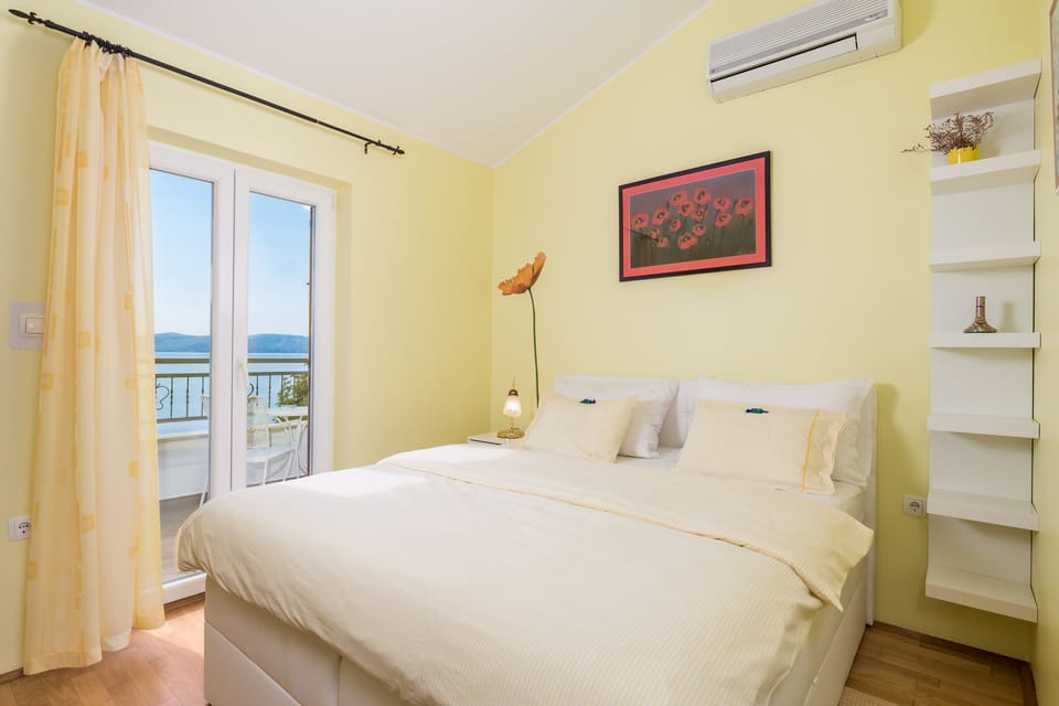 Bed with sea view