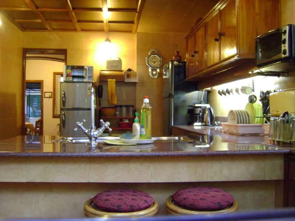 Kitchen: Large, Modern with Breakfast Counter. Fully-equipped