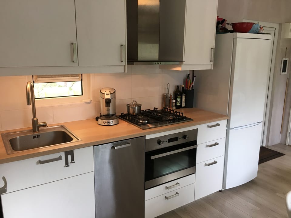 The kitchen is fully equipped, four-burner gas cooker, dishwasher, microwave etc