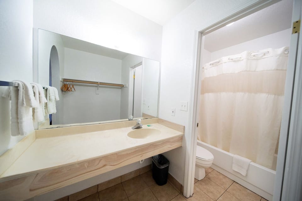 Standard Room, 2 Queen Beds, Non Smoking | Bathroom | Bathtub, towels