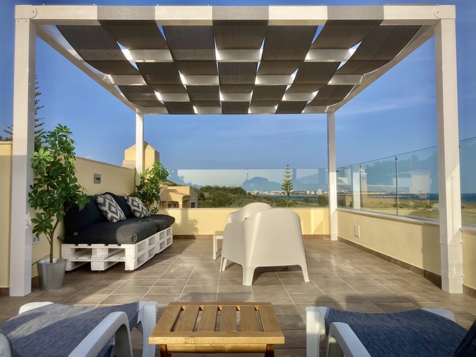 Rooftop 2nd floor (new! 2023 update) - Lovely sea, countryside & golf views