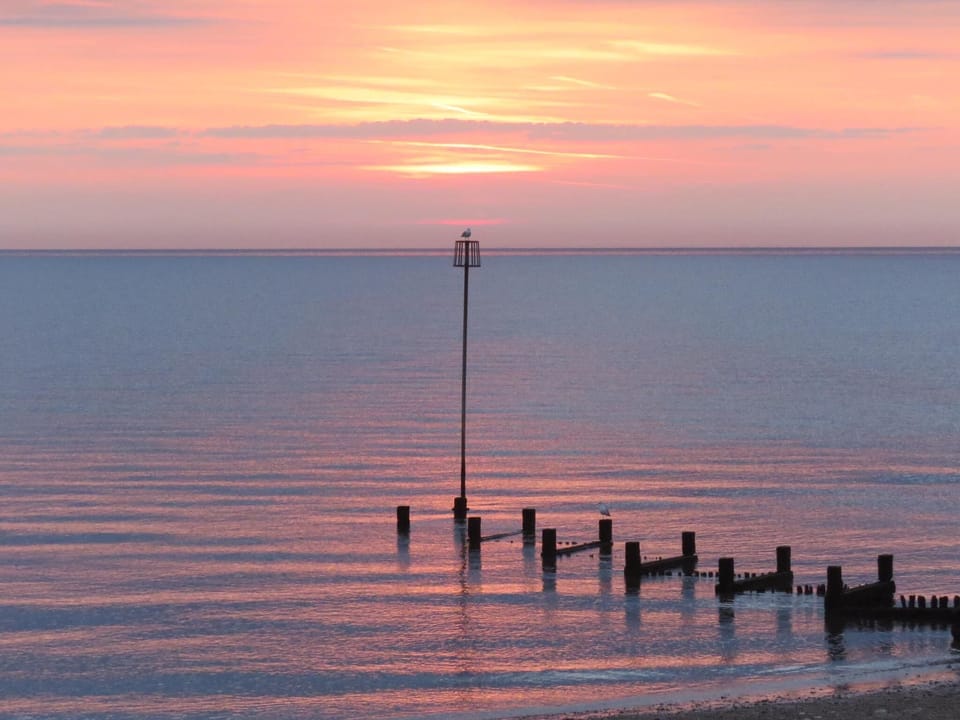 Heacham Beach, Norfolk
Cedar Springs Log Cabins & Lodges
Heacham, Norfolk