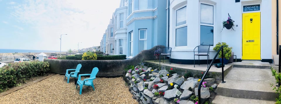Welcome to Oscar's by the Sea