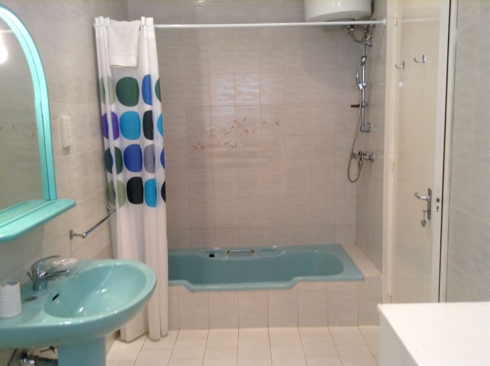 Master private bathroom.