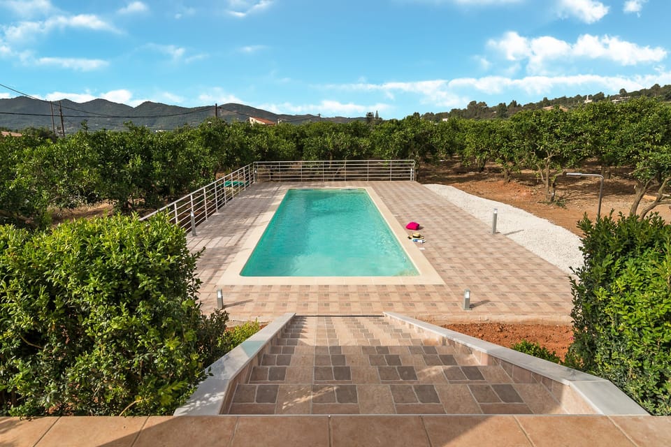 Stair (from veranda)  to the pool