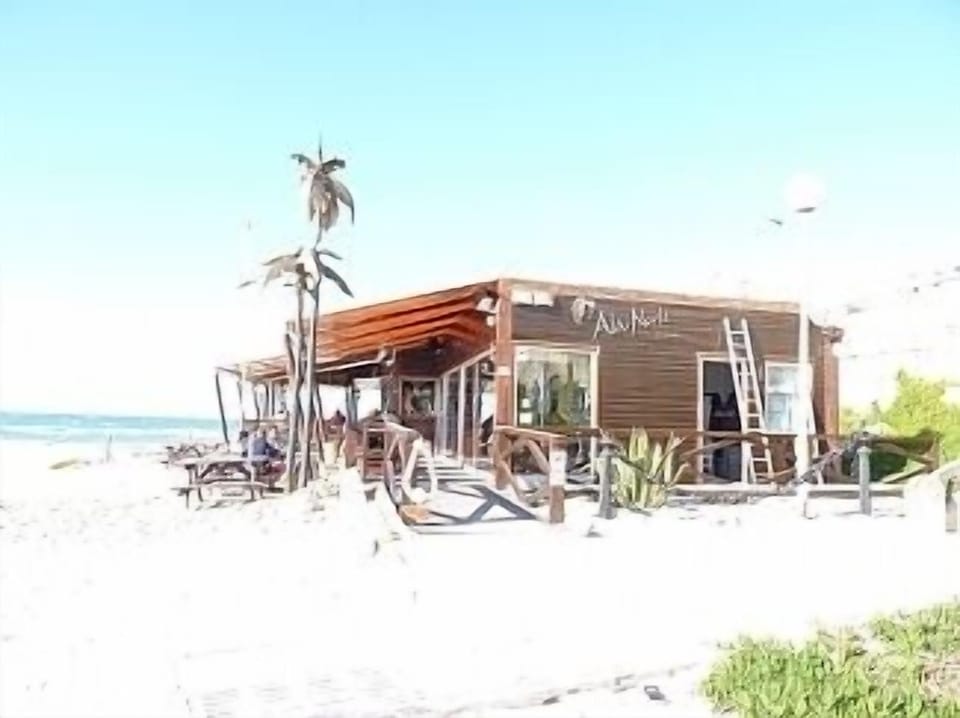 Beach bar in Foz do Arehlho