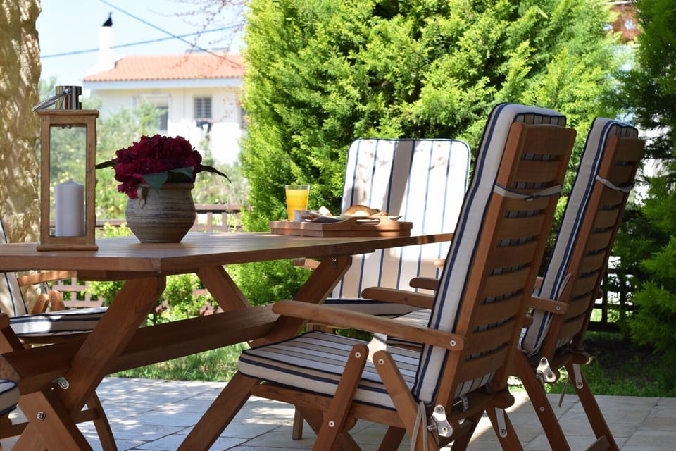 Breakfast in the Front Porch