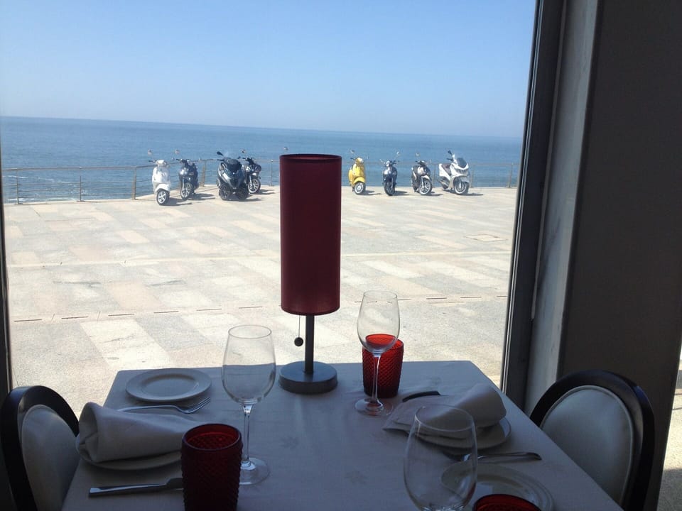 Restaurante mais próximo frente ao mar 150 metros.
renomado fundado em 1958