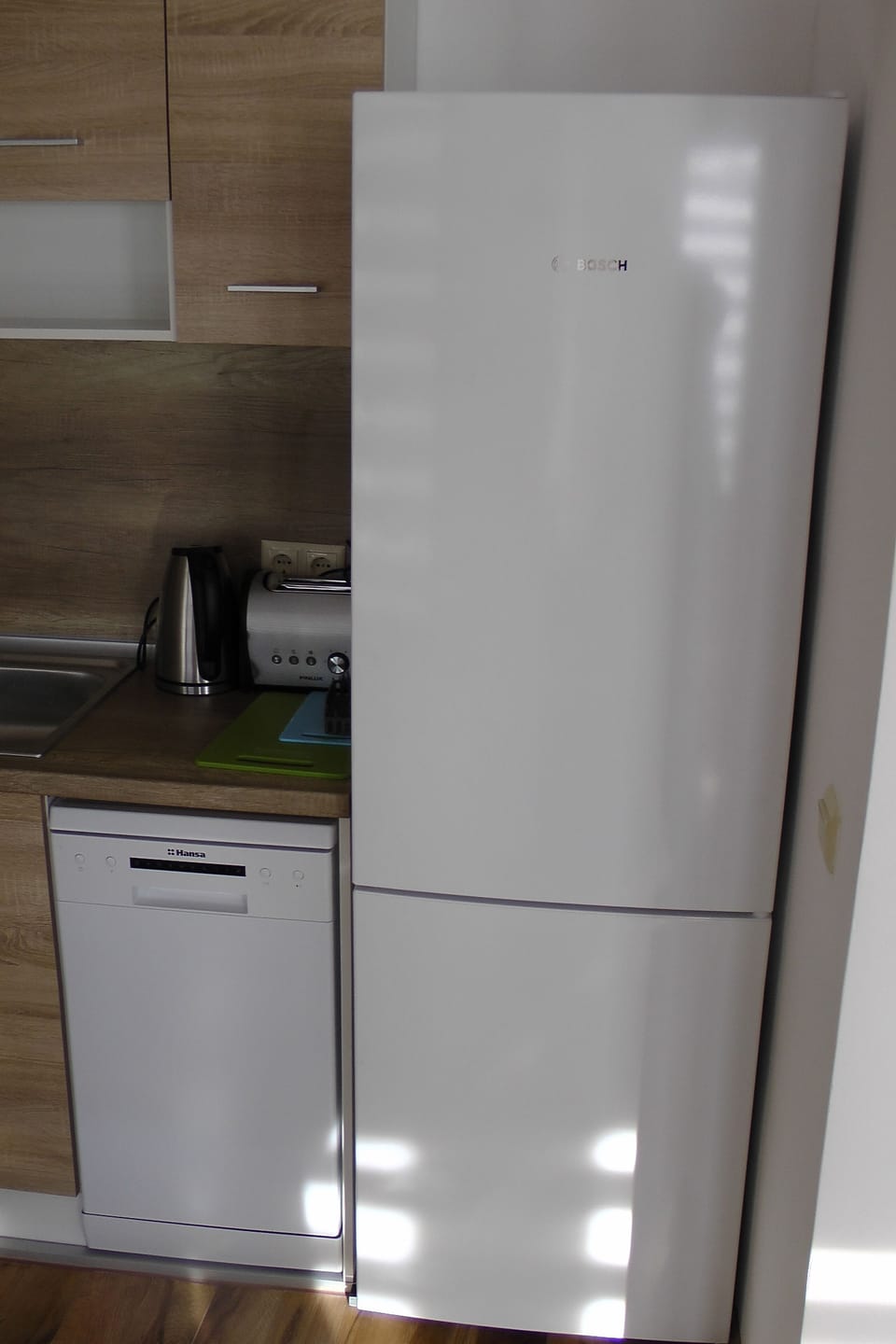 Refrigerator and  dishwasher 