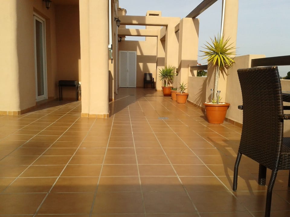 20 meter long front terrace with vista view. Lots of space for sun loungers.