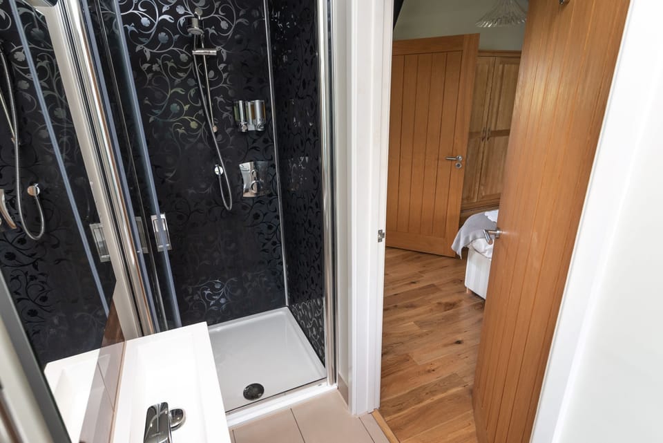 2nd bedroom ensuite shower room