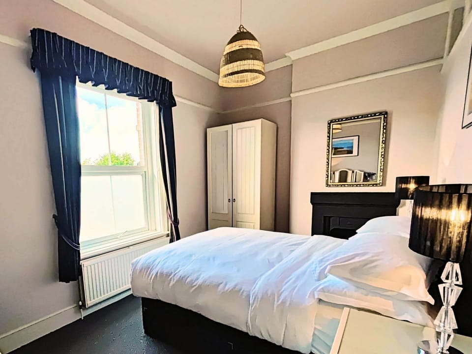 ELIZABETH APARTMENT KING BEDROOM 2.