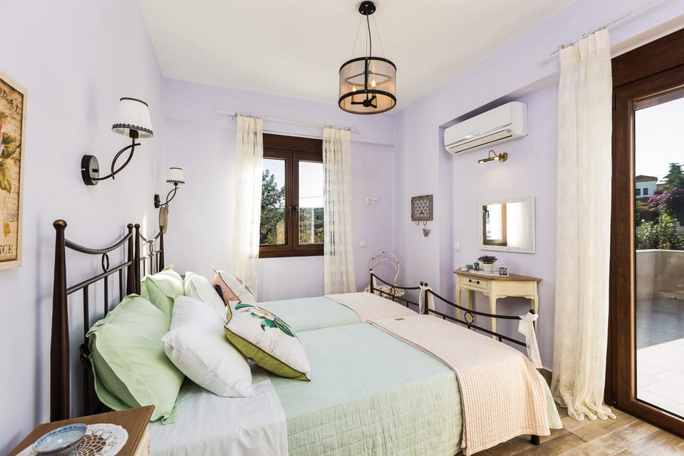 Upper floor Bedroom 1/Twin Beds