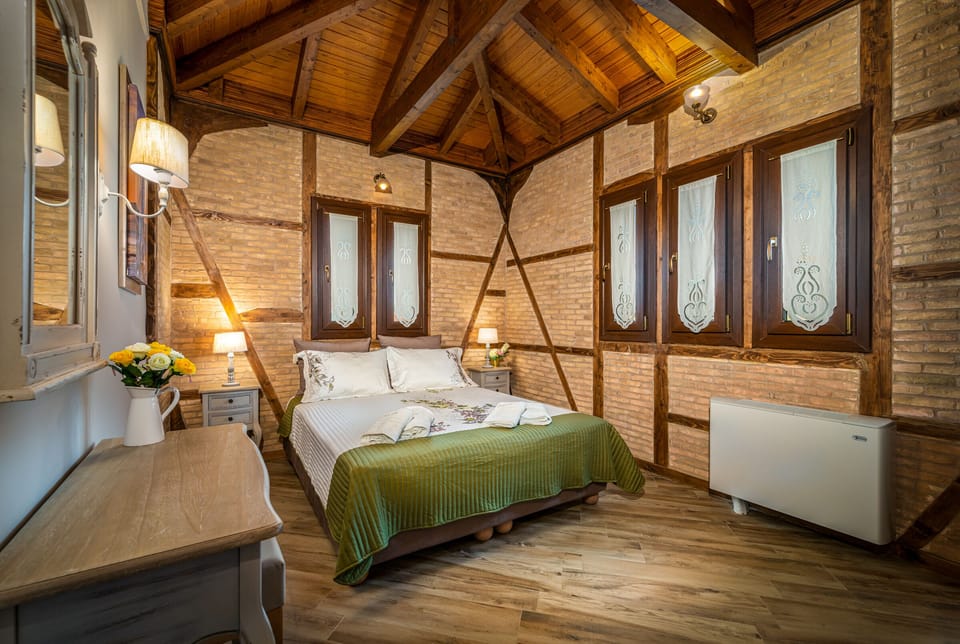 First floor double bedroom with 32'' flat screen TV and air conditioning.