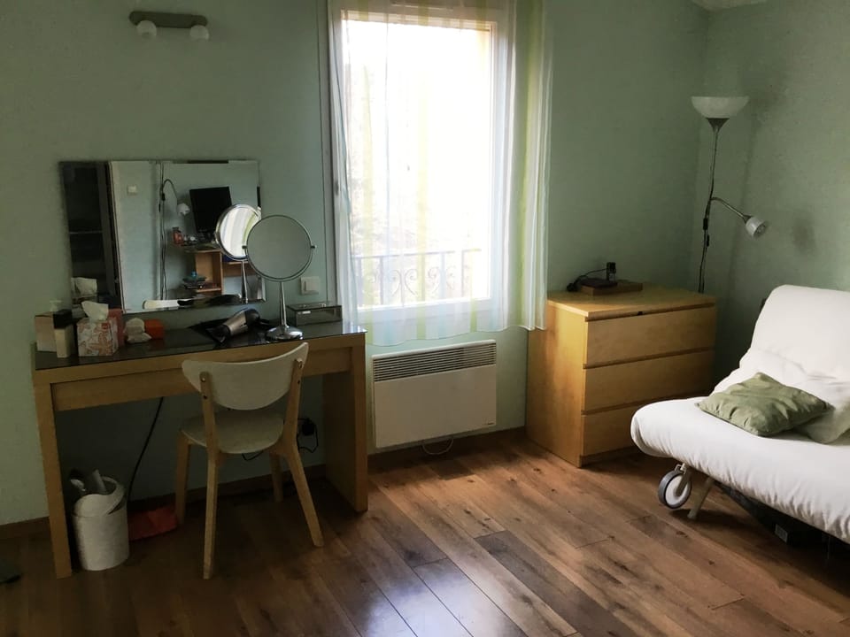  dressing room/study with sofa bed;  childs beds/cots if requested