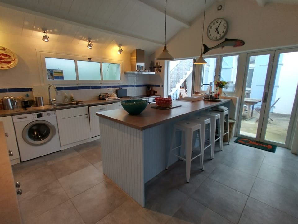 Kitchen - lots of work surface for everyone to join in.