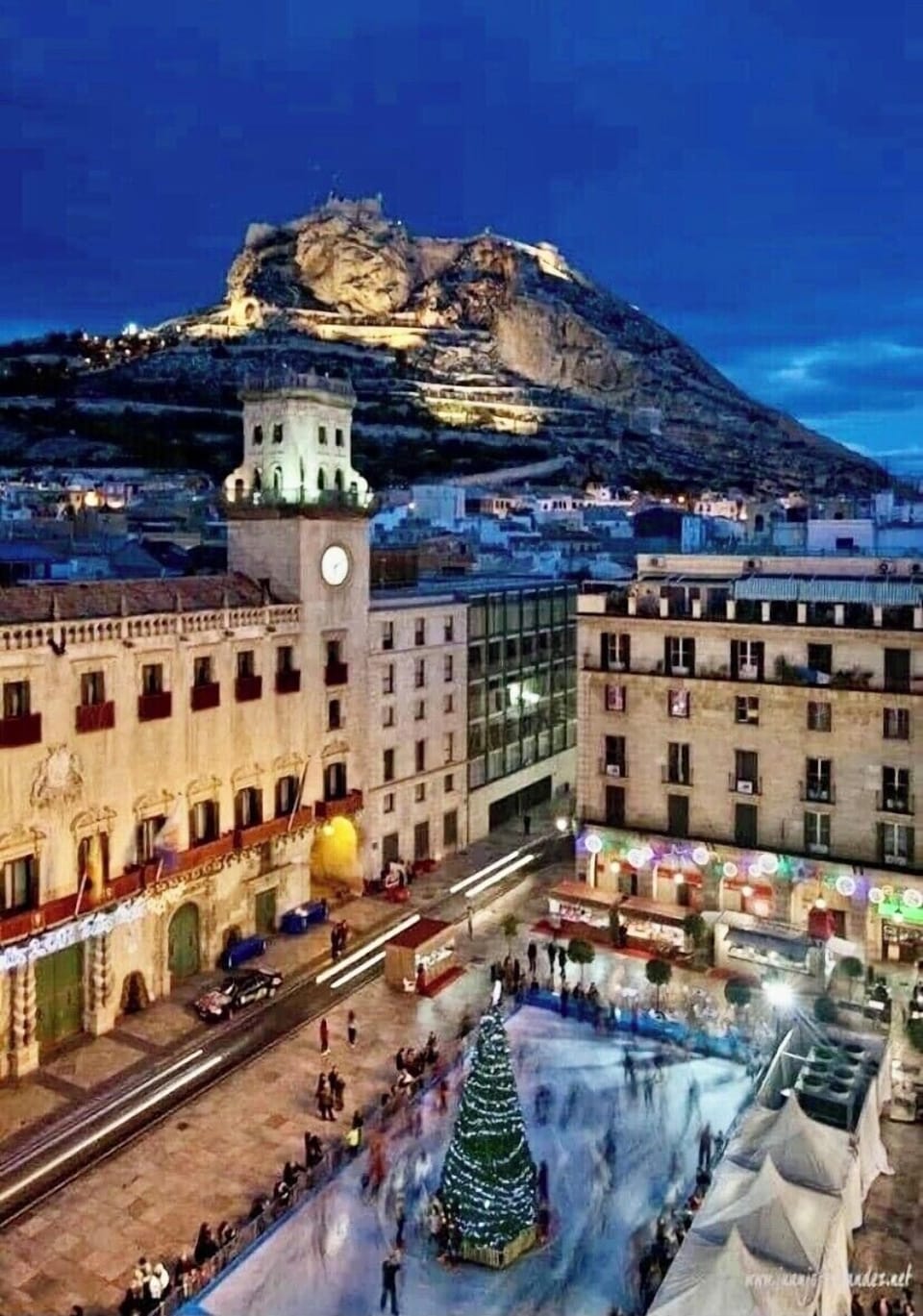 2 minutes walking away from the apartment 