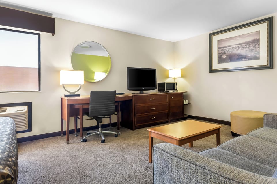 Suite, 1 King Bed with Sofa bed, Non Smoking | Individually decorated, individually furnished, desk, blackout drapes