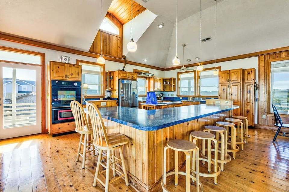 Top-Level Kitchen with Bar (seats 10)