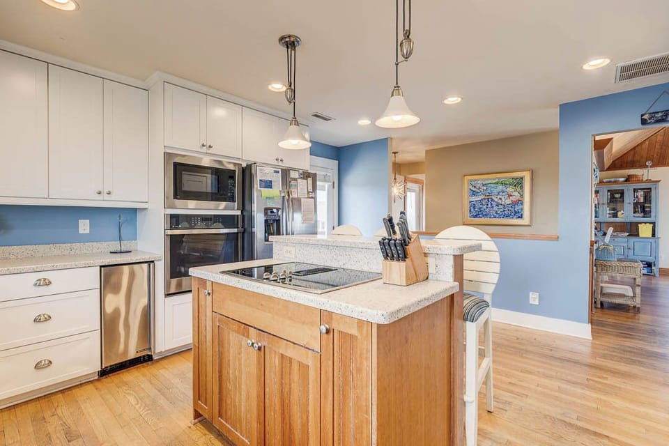 Top-Level Kitchen with Bar (seats 3)