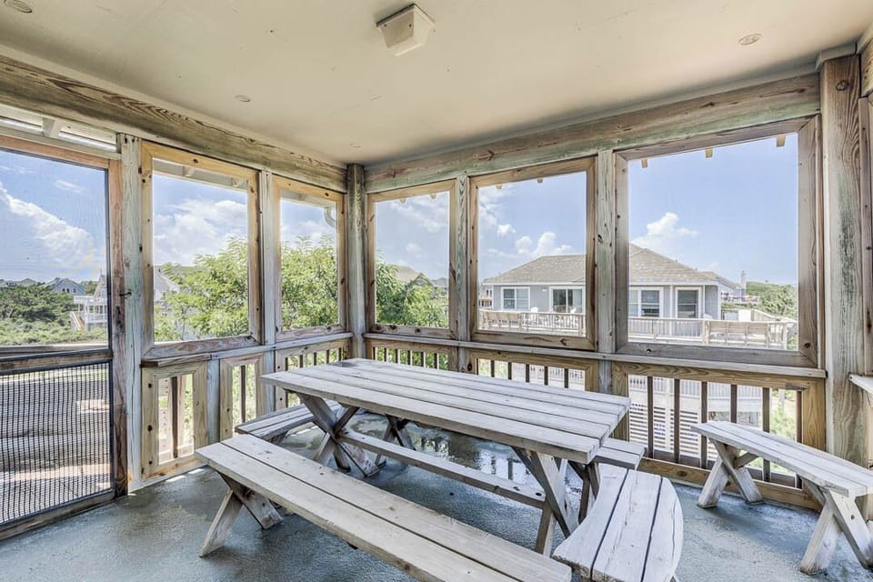 Top-Level Screened Porch