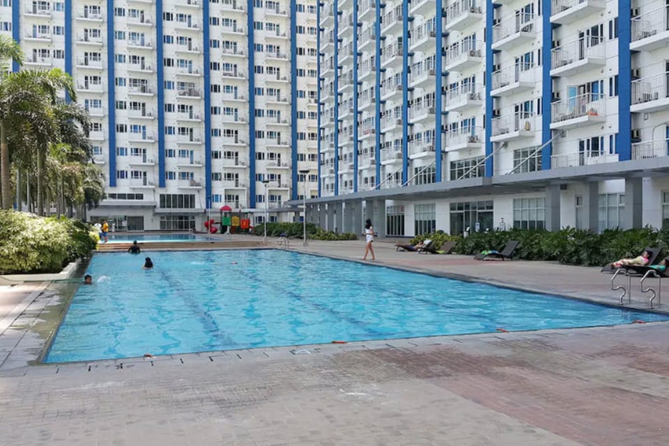 4 outdoor pools