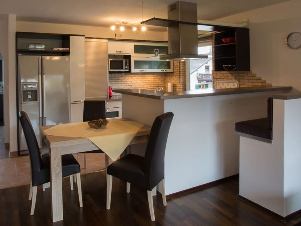 Apartment, 1 Bedroom, Balcony (Bergspitze) | In-room dining
