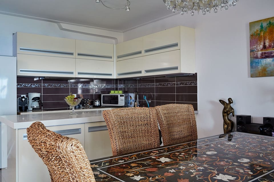 fully equipped kitchen