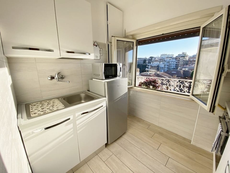 You can enjoy the city views also from the kitchen