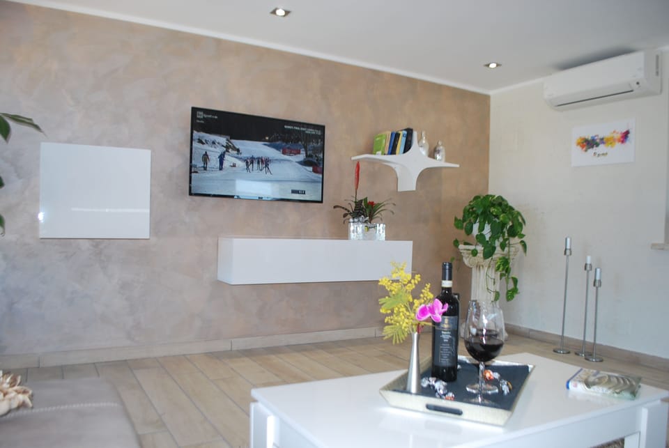 Living room with flat TV
