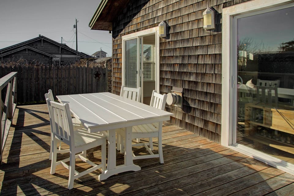 Deck | Outdoor Dining | Private Yard