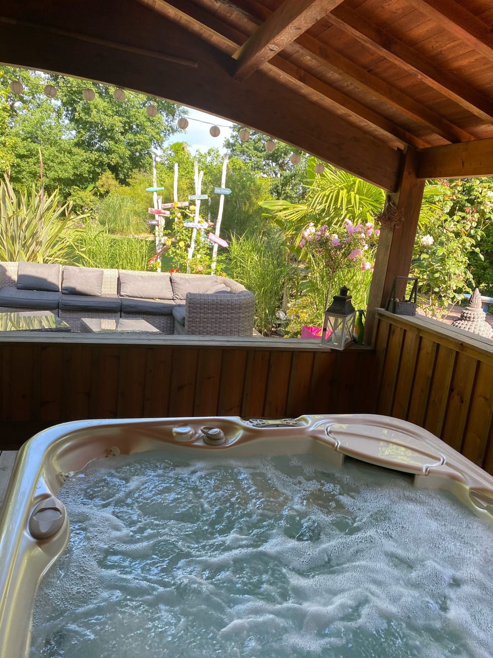 Outdoor spa tub