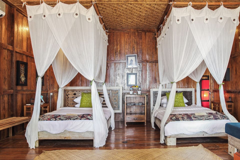 Twin Room | Desk, WiFi (free), bed sheets