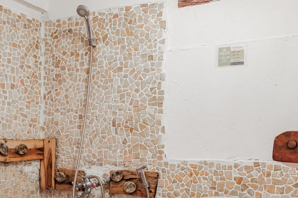 Standard Twin Room | Bathroom | Free toiletries, slippers, towels