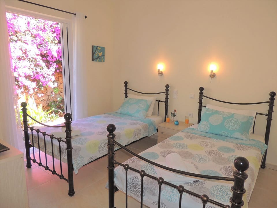 Villa Eleni twin bedroom with doors to rear patio. 