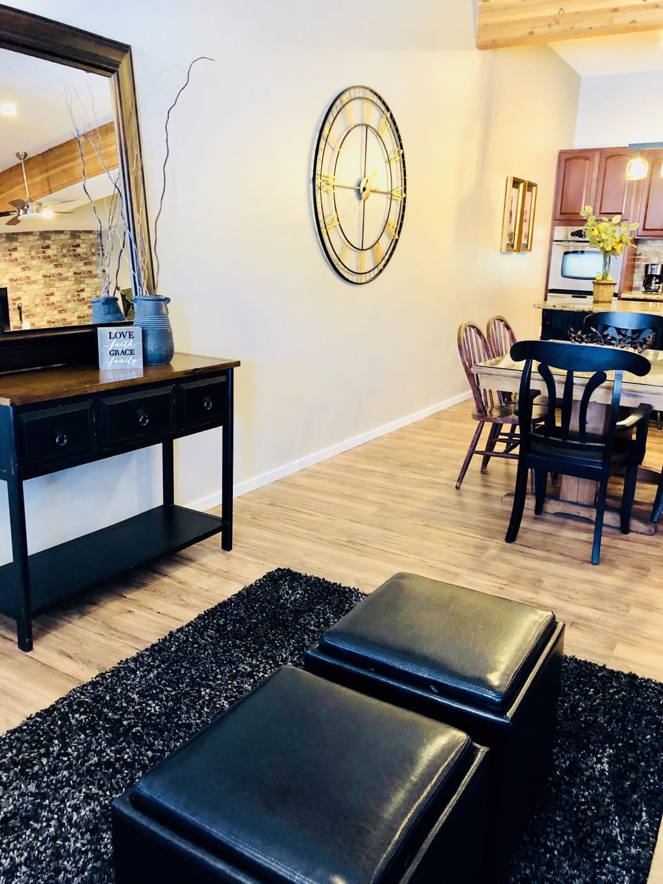 Spacious Foyer entry area.