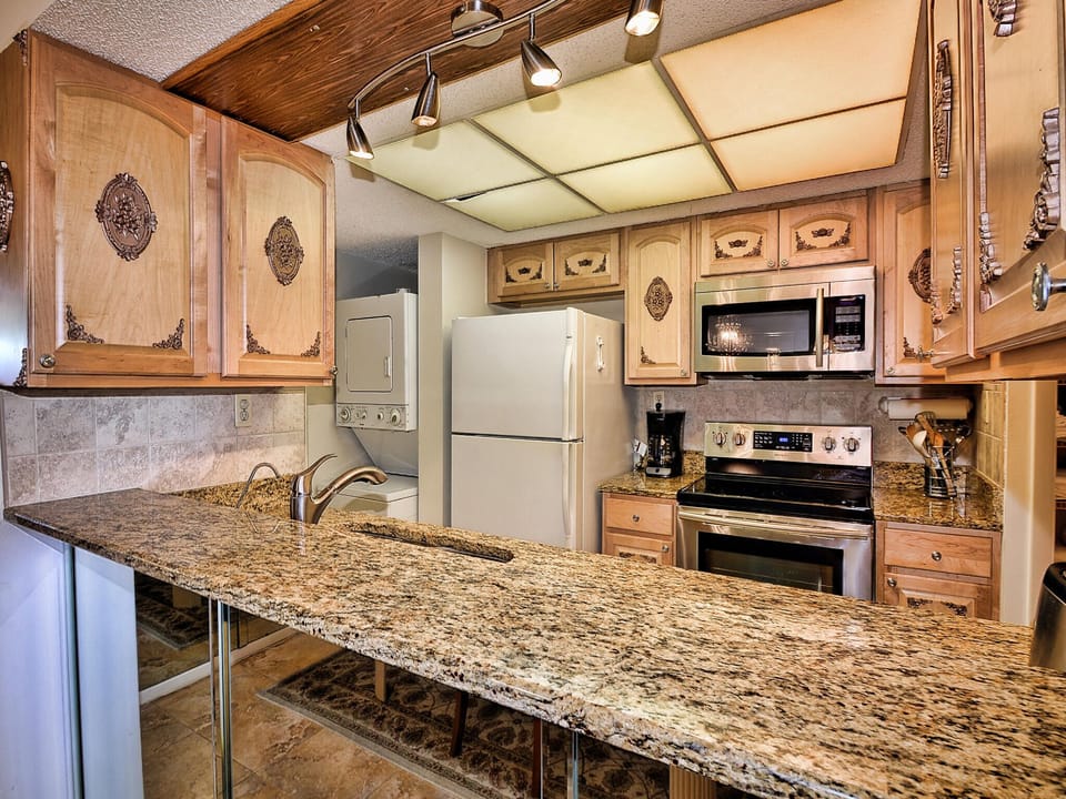 Convenient pass-through into the kitchen.