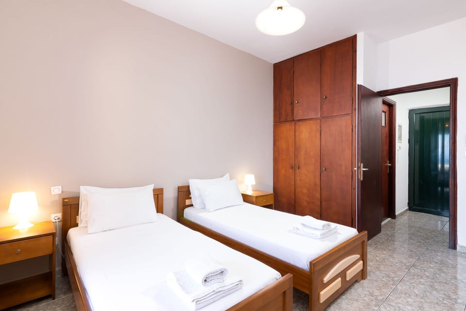 Studio, Sea View (twin) | Iron/ironing board, rollaway beds, free WiFi, bed sheets