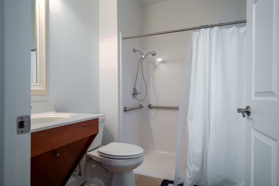 1st FLOOR HANDICAPPED ACCESSIBLE BATH