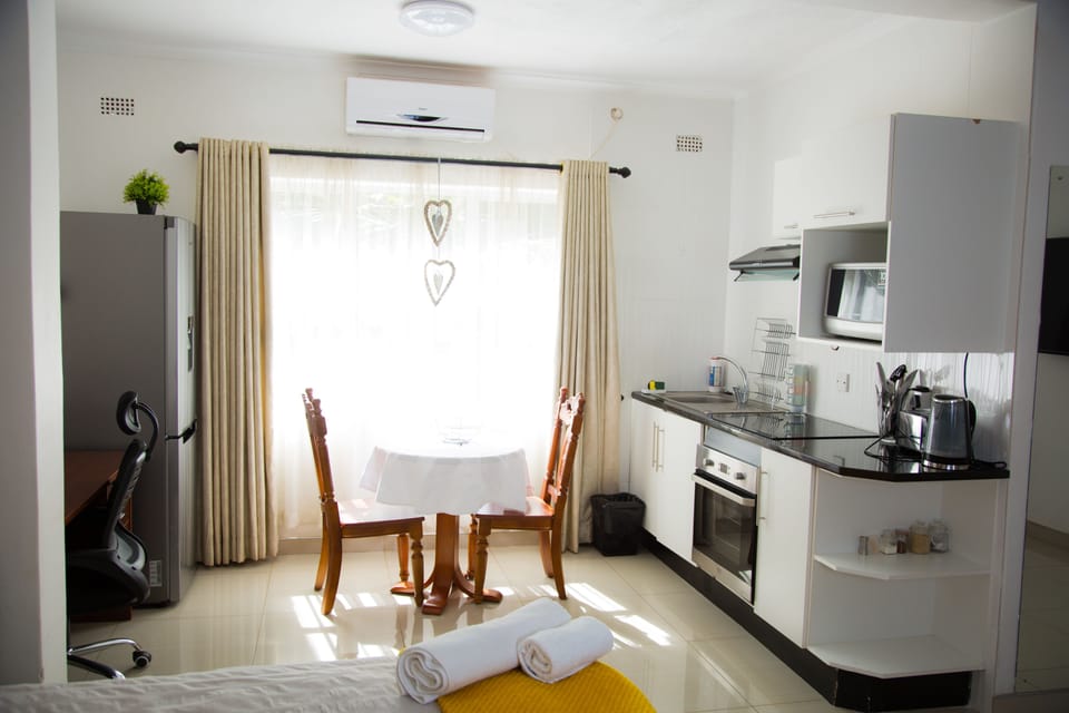 Signature Double Room, 1 Queen Bed, Non Smoking | Private kitchenette | Cookware/dishes/utensils, cleaning supplies, freezer, paper towels